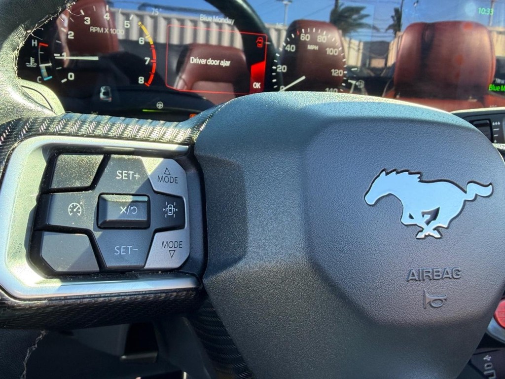 Ford Mustang Vehicle Full-screen Gallery Image 39