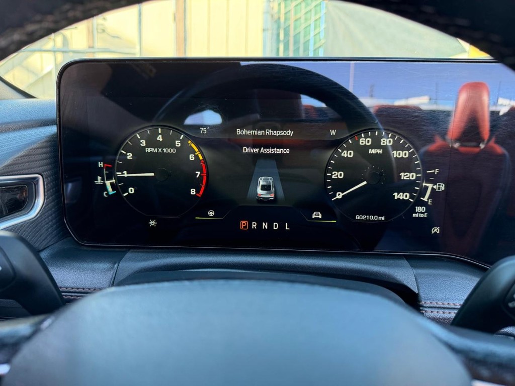 Ford Mustang Vehicle Full-screen Gallery Image 41