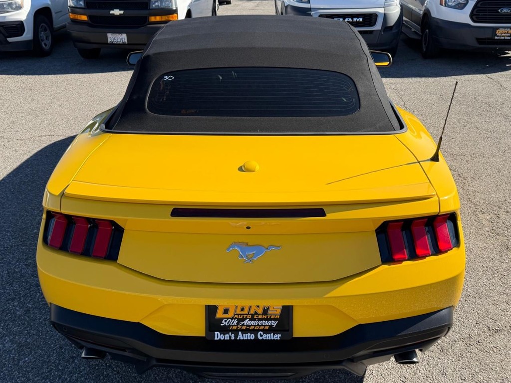 Ford Mustang Vehicle Full-screen Gallery Image 45