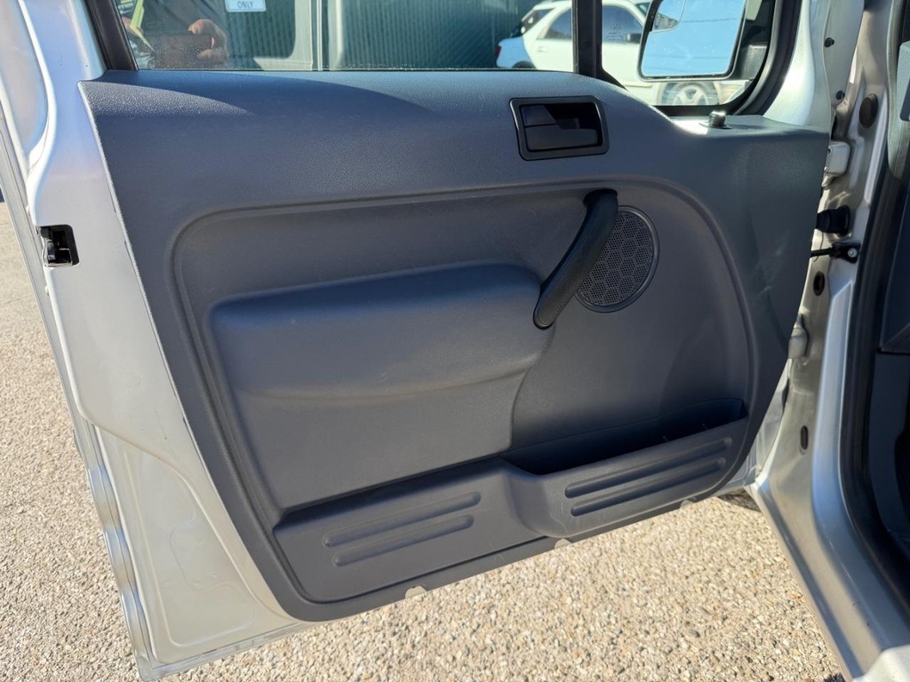 Ford Transit Connect Vehicle Full-screen Gallery Image 15