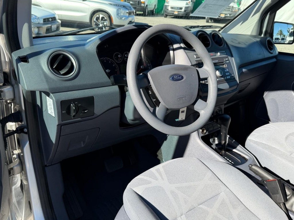 Ford Transit Connect Vehicle Full-screen Gallery Image 16