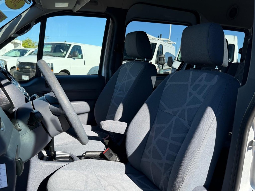 Ford Transit Connect Vehicle Full-screen Gallery Image 18