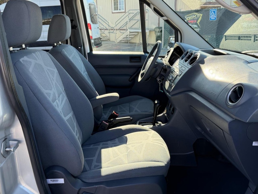 Ford Transit Connect Vehicle Full-screen Gallery Image 21