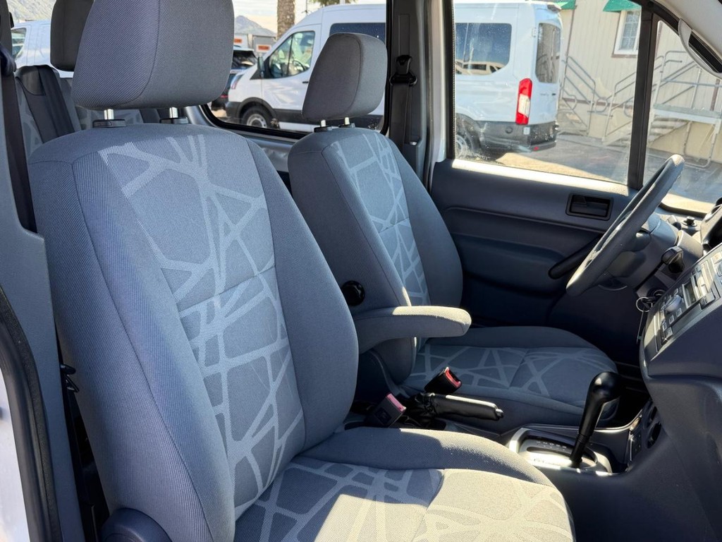 Ford Transit Connect Vehicle Full-screen Gallery Image 22