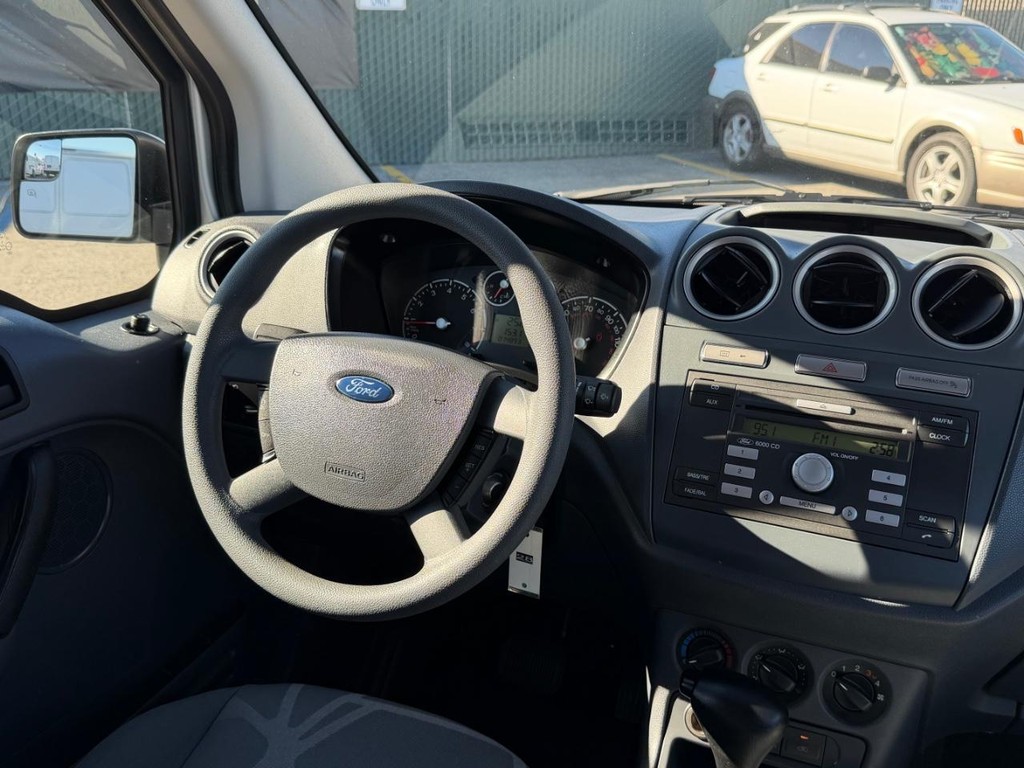 Ford Transit Connect Vehicle Full-screen Gallery Image 24