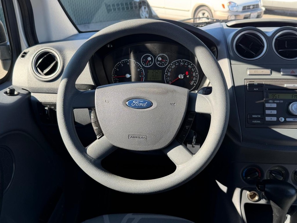 Ford Transit Connect Vehicle Full-screen Gallery Image 27