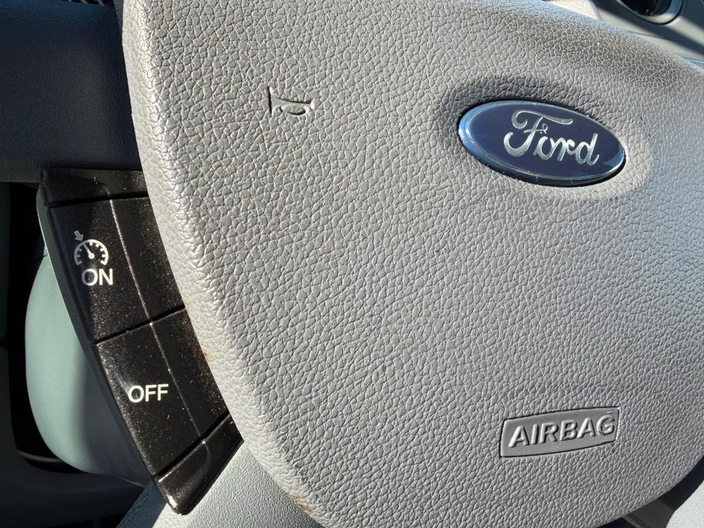 Ford Transit Connect Vehicle Full-screen Gallery Image 28