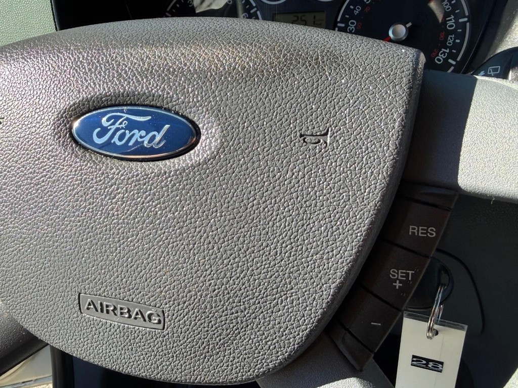 Ford Transit Connect Vehicle Full-screen Gallery Image 29