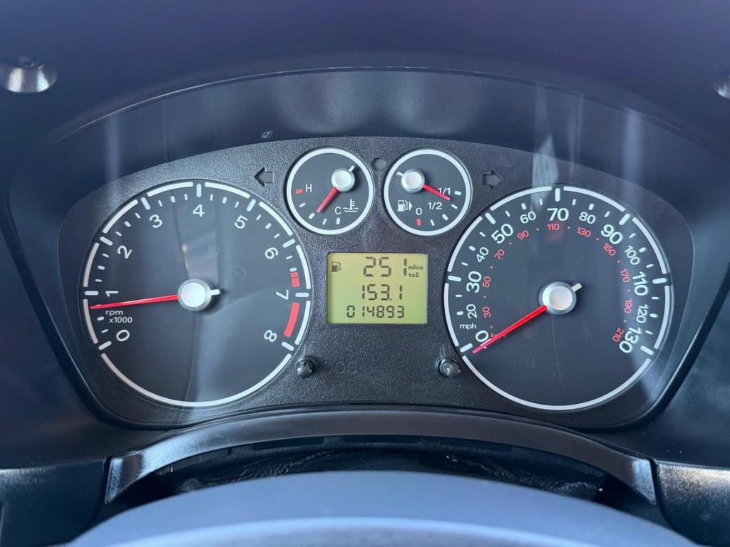 Ford Transit Connect Vehicle Full-screen Gallery Image 30