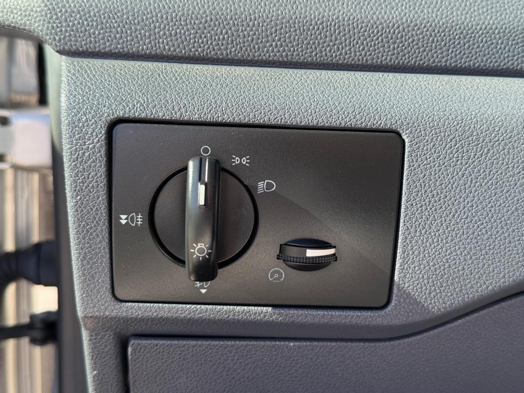 Ford Transit Connect Vehicle Full-screen Gallery Image 31