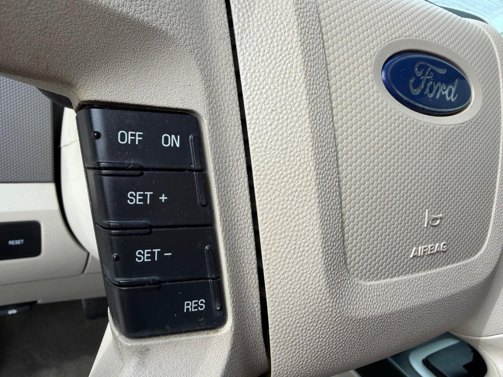 Ford Escape Vehicle Full-screen Gallery Image 27