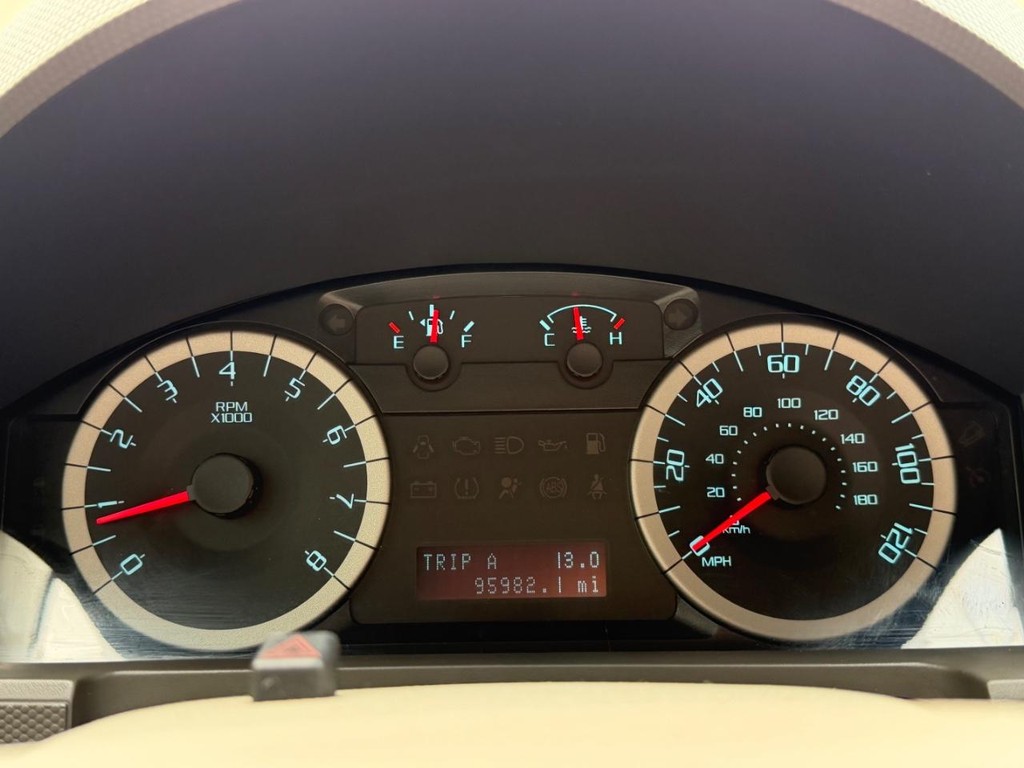 Ford Escape Vehicle Full-screen Gallery Image 28