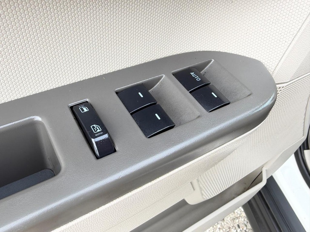 Ford Escape Vehicle Full-screen Gallery Image 29