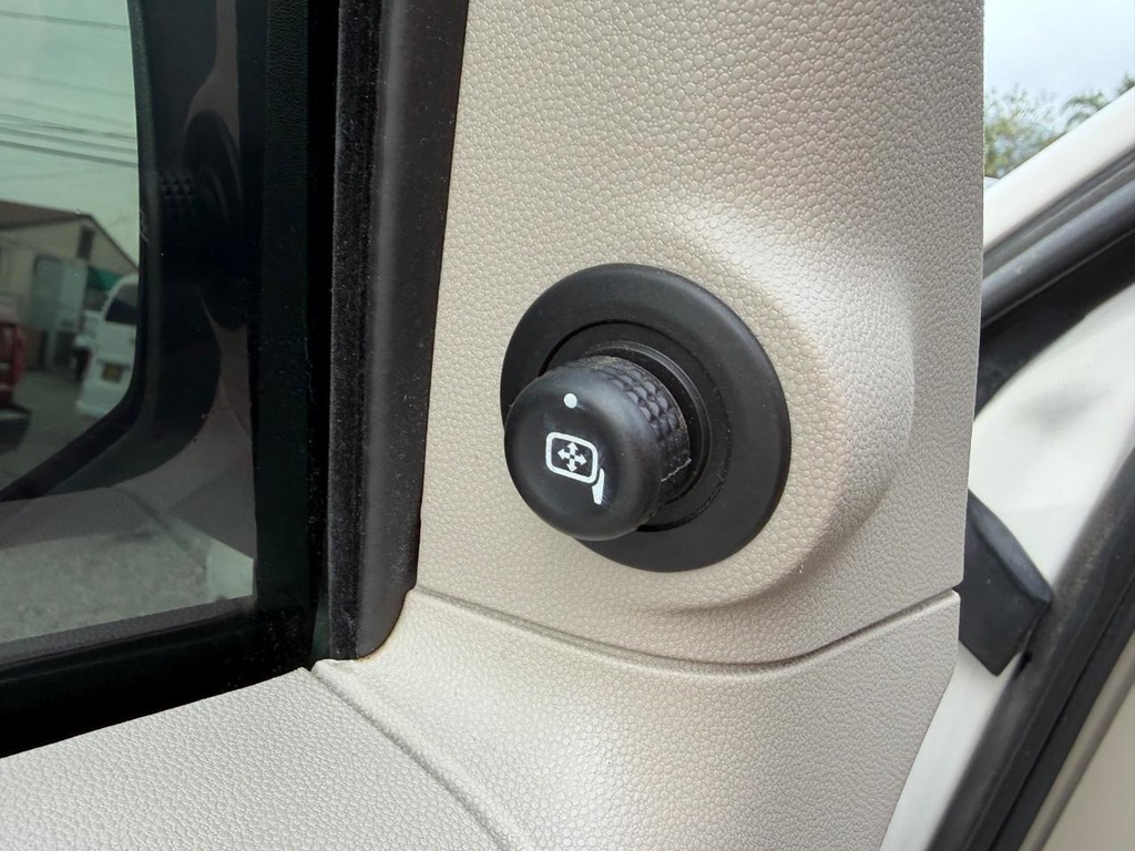 Ford Escape Vehicle Full-screen Gallery Image 31