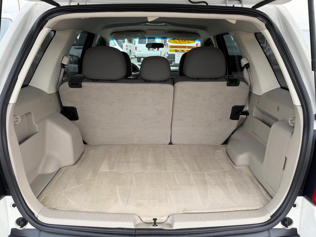 Ford Escape Vehicle Full-screen Gallery Image 37