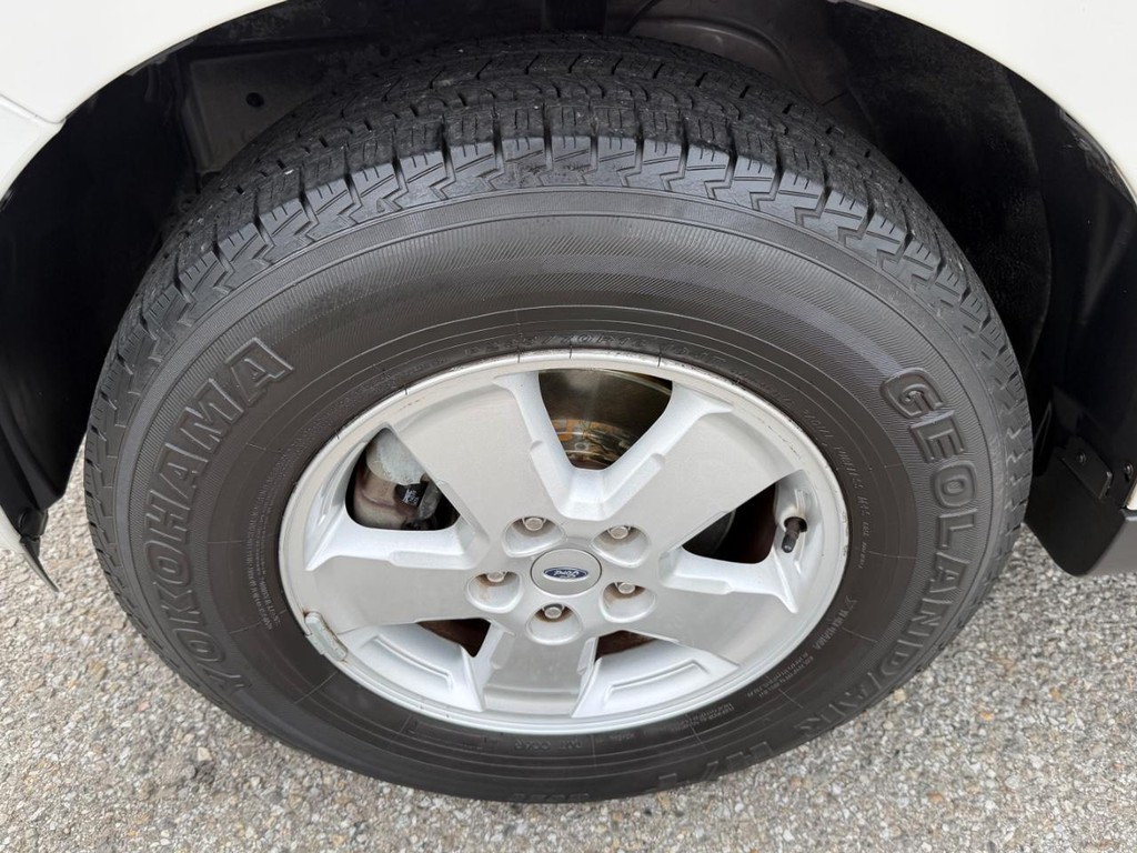 Ford Escape Vehicle Full-screen Gallery Image 38