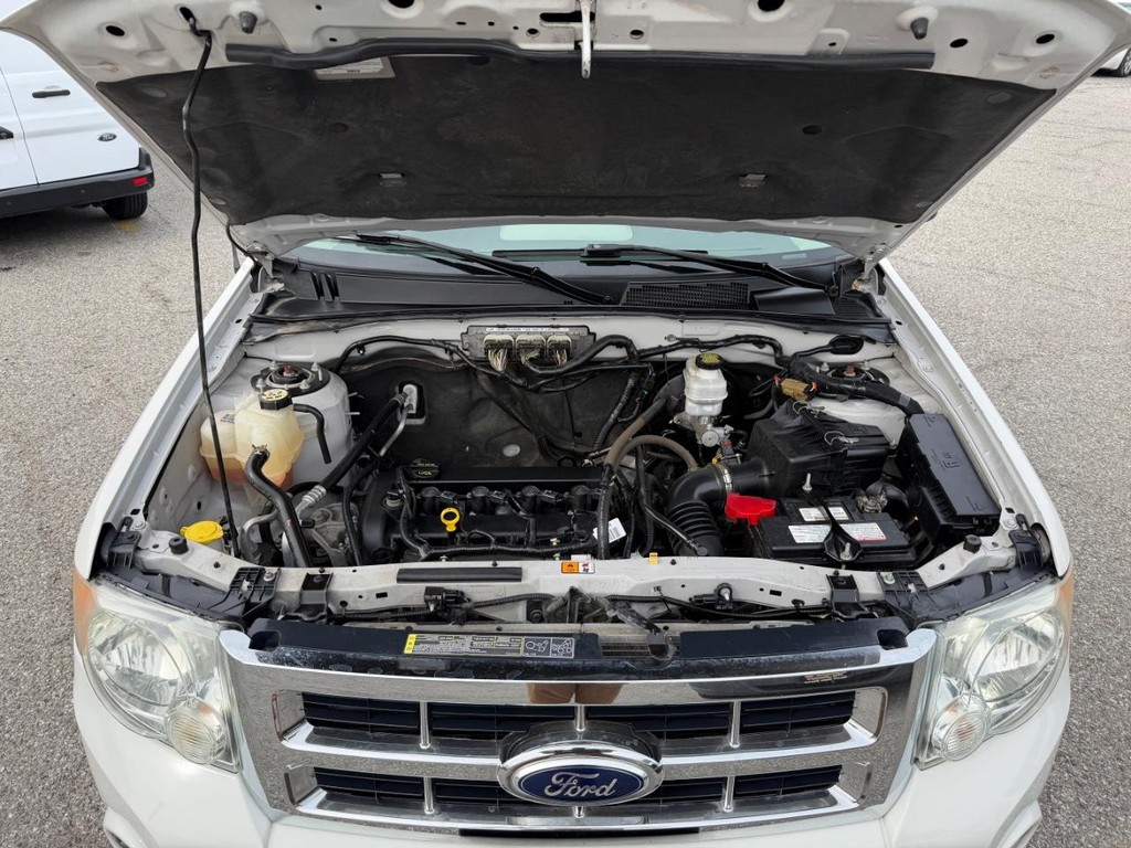 Ford Escape Vehicle Full-screen Gallery Image 40