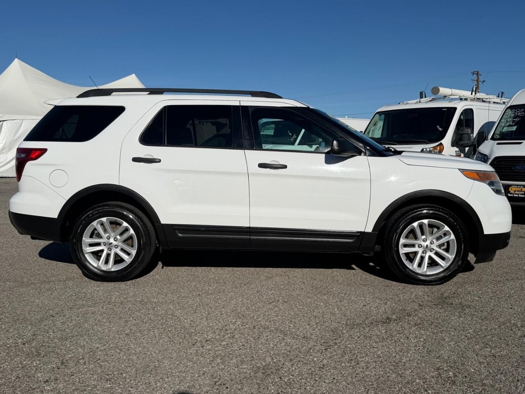 Ford Explorer Vehicle Full-screen Gallery Image 05