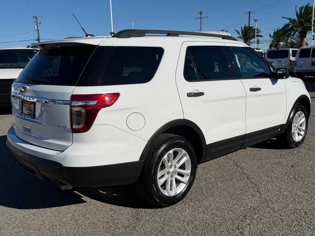 Ford Explorer Vehicle Full-screen Gallery Image 06