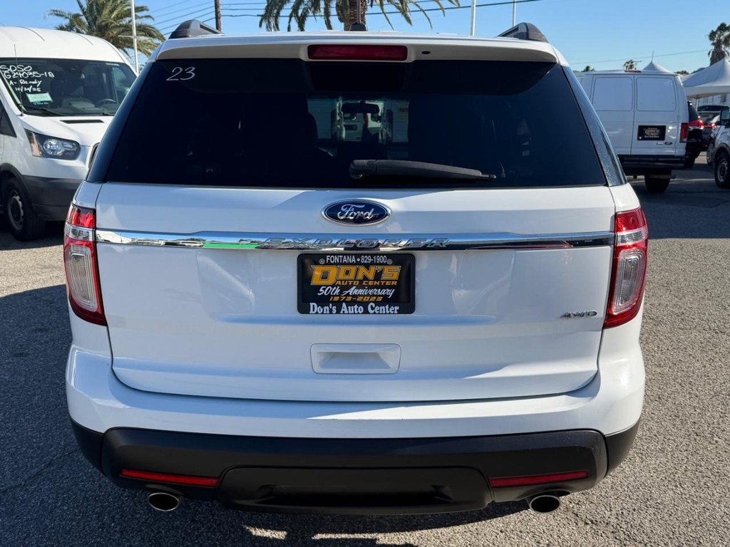 Ford Explorer Vehicle Full-screen Gallery Image 08