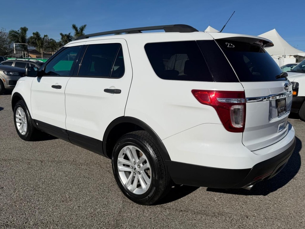 Ford Explorer Vehicle Full-screen Gallery Image 09