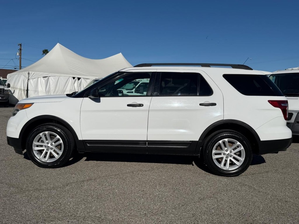 Ford Explorer Vehicle Full-screen Gallery Image 11