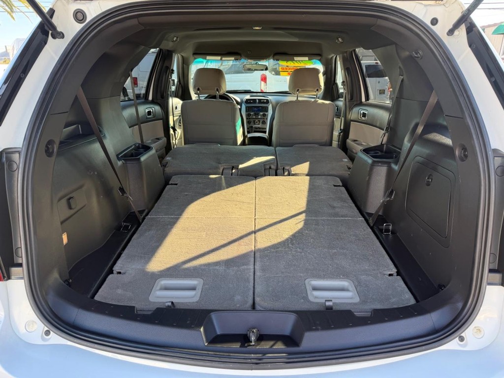 Ford Explorer Vehicle Full-screen Gallery Image 43