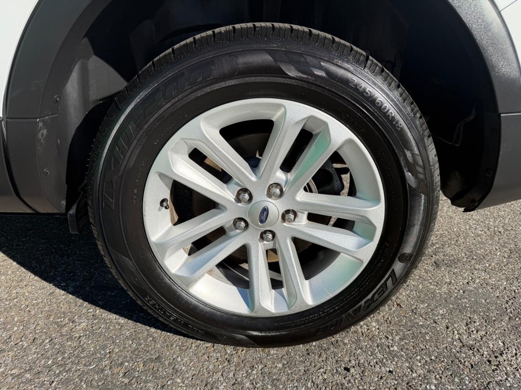 Ford Explorer Vehicle Full-screen Gallery Image 45