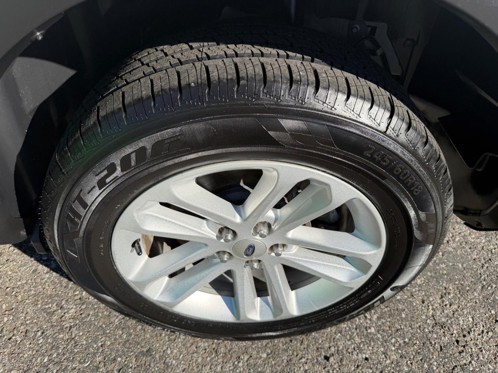 Ford Explorer Vehicle Full-screen Gallery Image 46