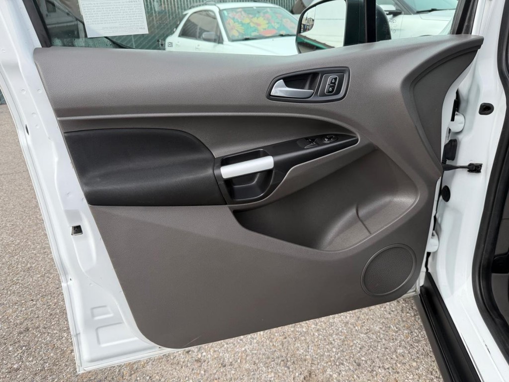 Ford Transit Connect Vehicle Full-screen Gallery Image 16