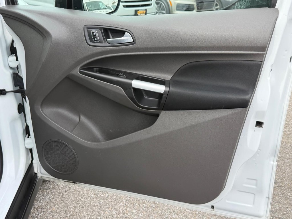 Ford Transit Connect Vehicle Full-screen Gallery Image 20