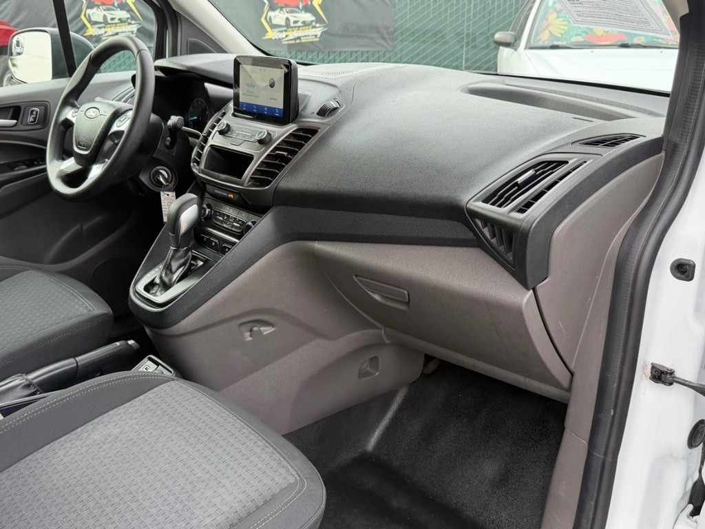Ford Transit Connect Vehicle Full-screen Gallery Image 21