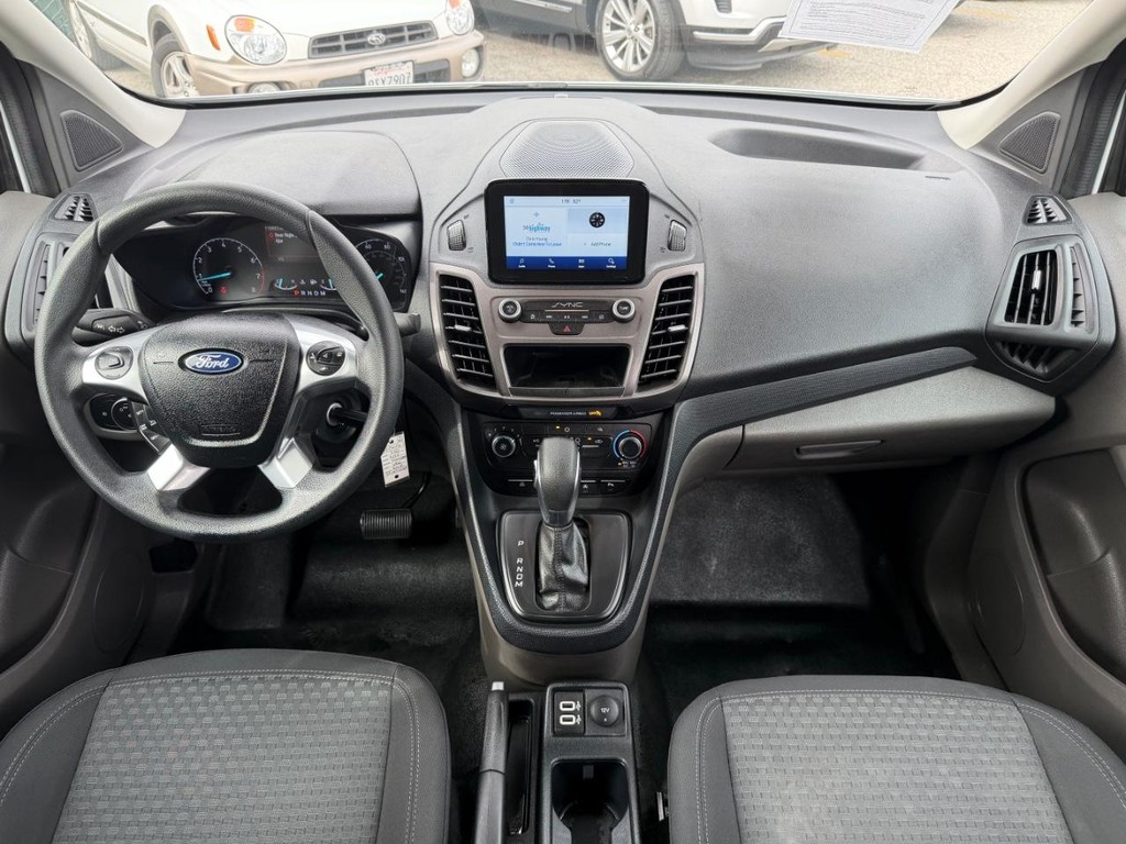 Ford Transit Connect Vehicle Full-screen Gallery Image 24