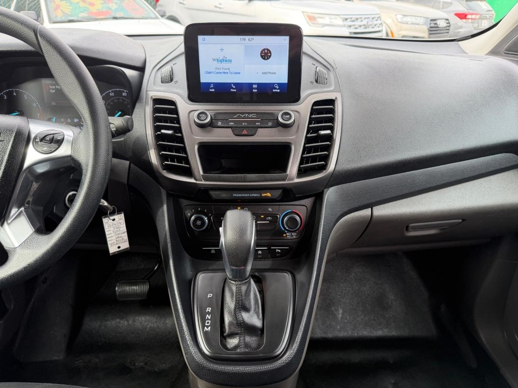 Ford Transit Connect Vehicle Full-screen Gallery Image 26