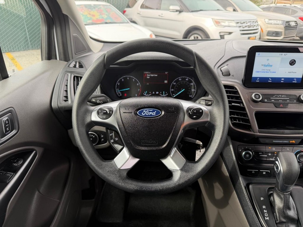 Ford Transit Connect Vehicle Full-screen Gallery Image 28