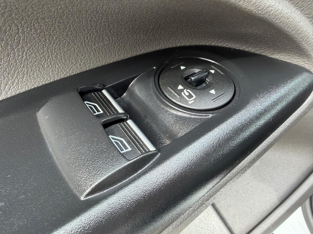 Ford Transit Connect Vehicle Full-screen Gallery Image 33