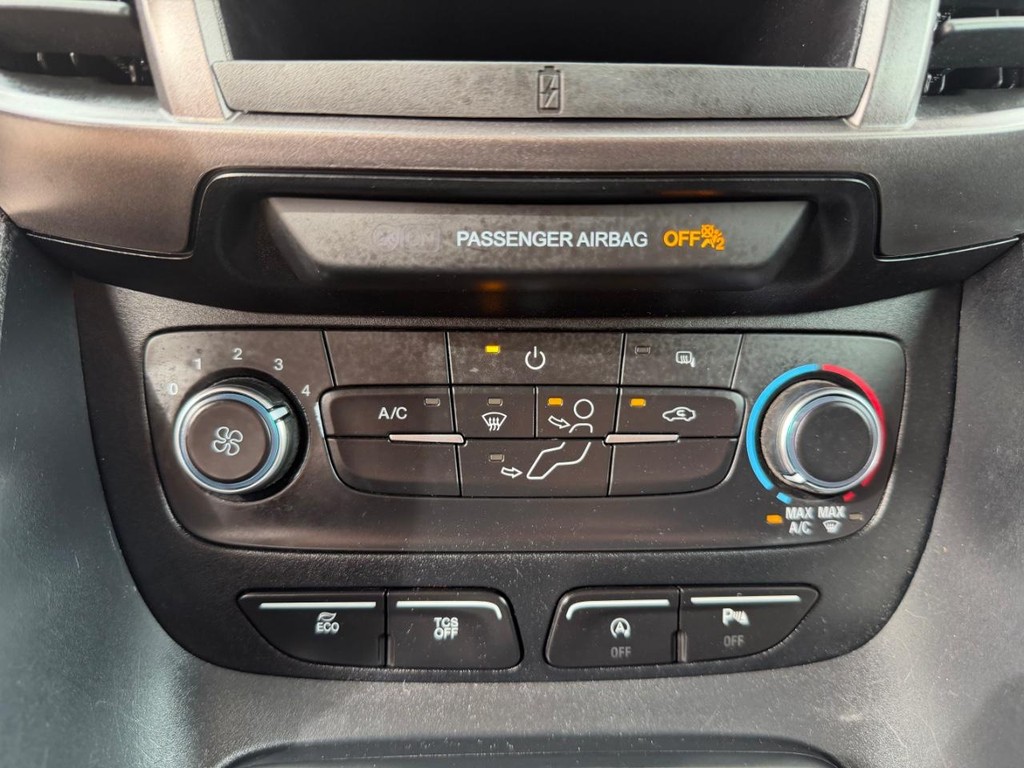 Ford Transit Connect Vehicle Full-screen Gallery Image 36