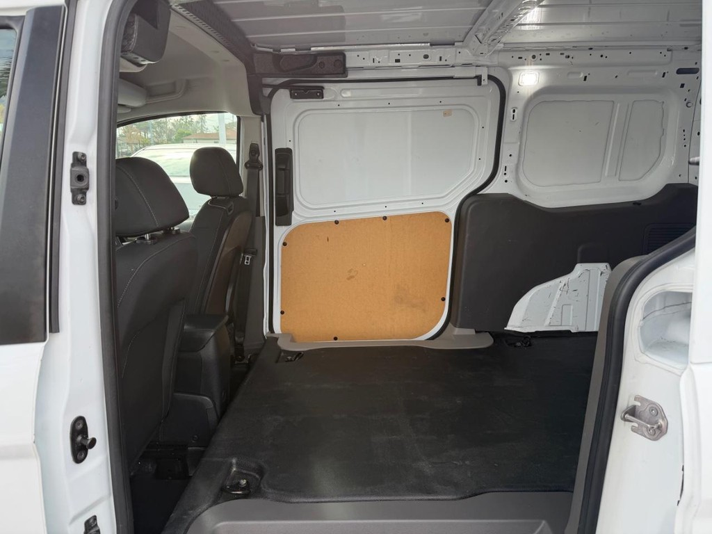 Ford Transit Connect Vehicle Full-screen Gallery Image 45