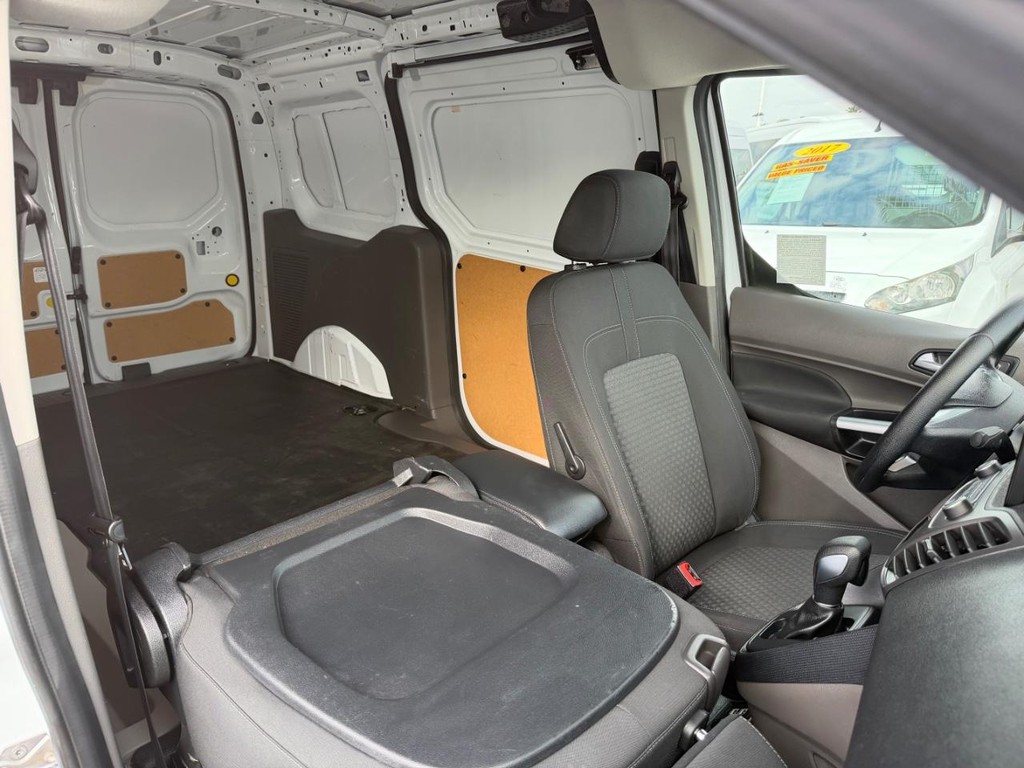 Ford Transit Connect Vehicle Full-screen Gallery Image 48