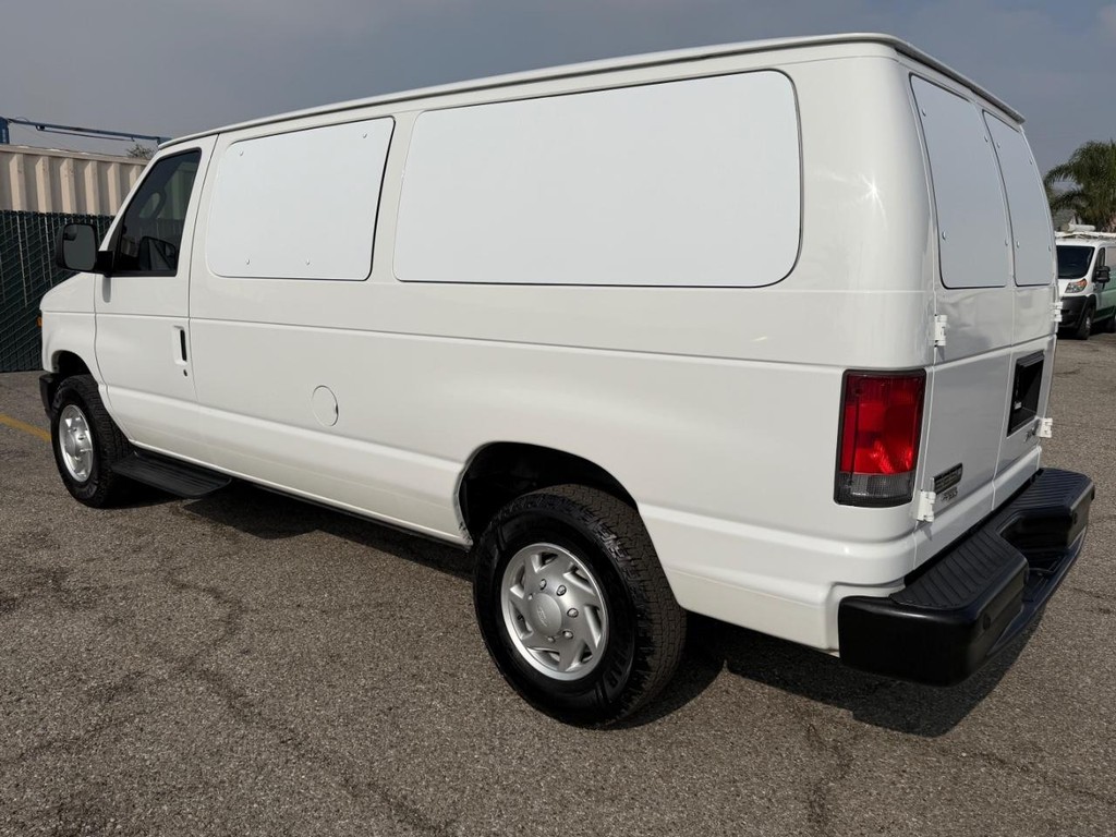 Ford E-250 Cargo Van Vehicle Full-screen Gallery Image 10