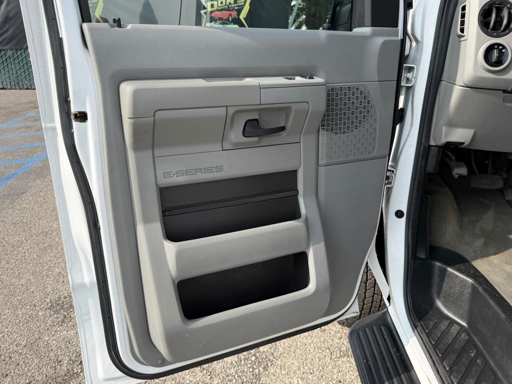Ford E-250 Cargo Van Vehicle Full-screen Gallery Image 16