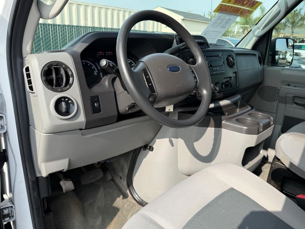 Ford E-250 Cargo Van Vehicle Full-screen Gallery Image 17
