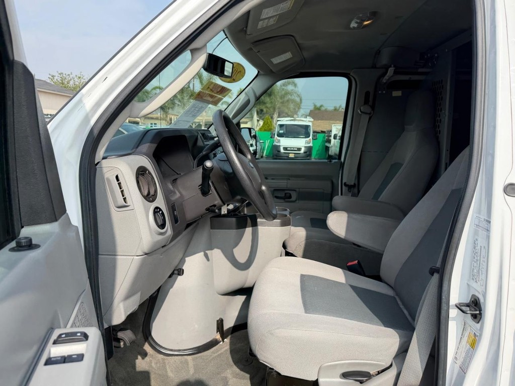 Ford E-250 Cargo Van Vehicle Full-screen Gallery Image 18
