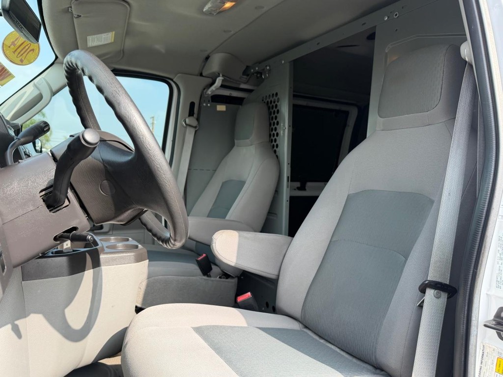 Ford E-250 Cargo Van Vehicle Full-screen Gallery Image 19