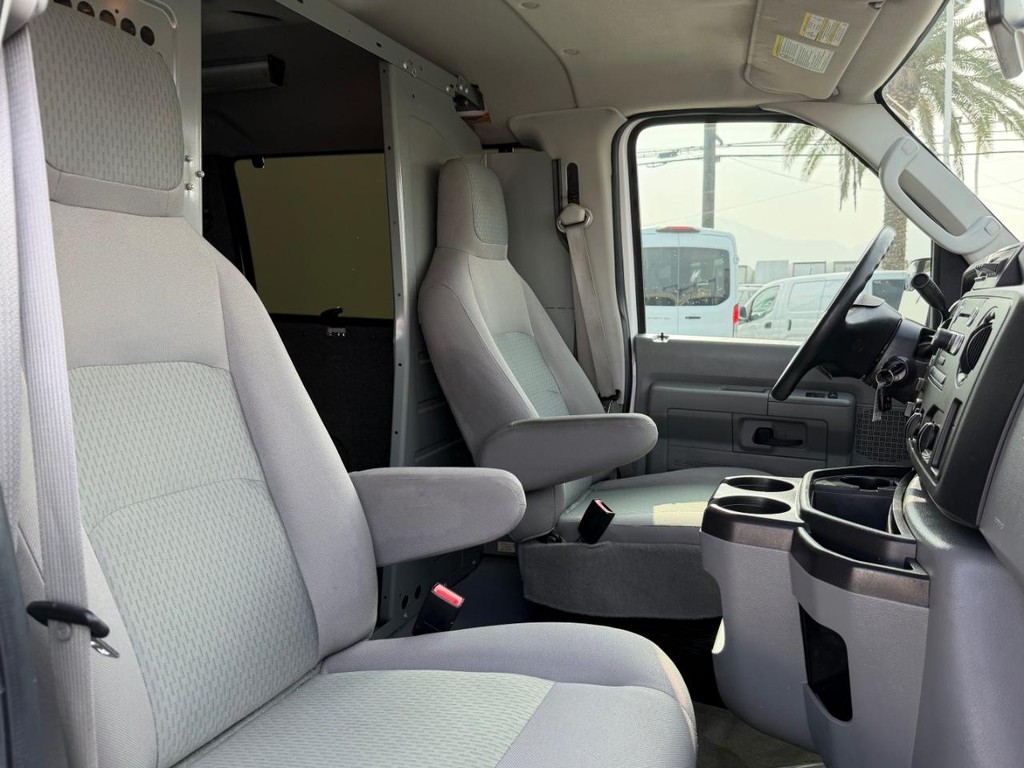 Ford E-250 Cargo Van Vehicle Full-screen Gallery Image 23