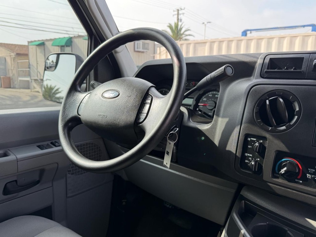Ford E-250 Cargo Van Vehicle Full-screen Gallery Image 24