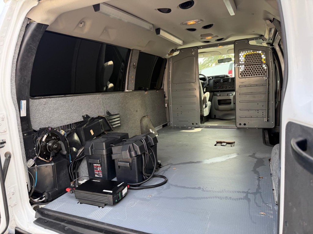 Ford E-250 Cargo Van Vehicle Full-screen Gallery Image 33