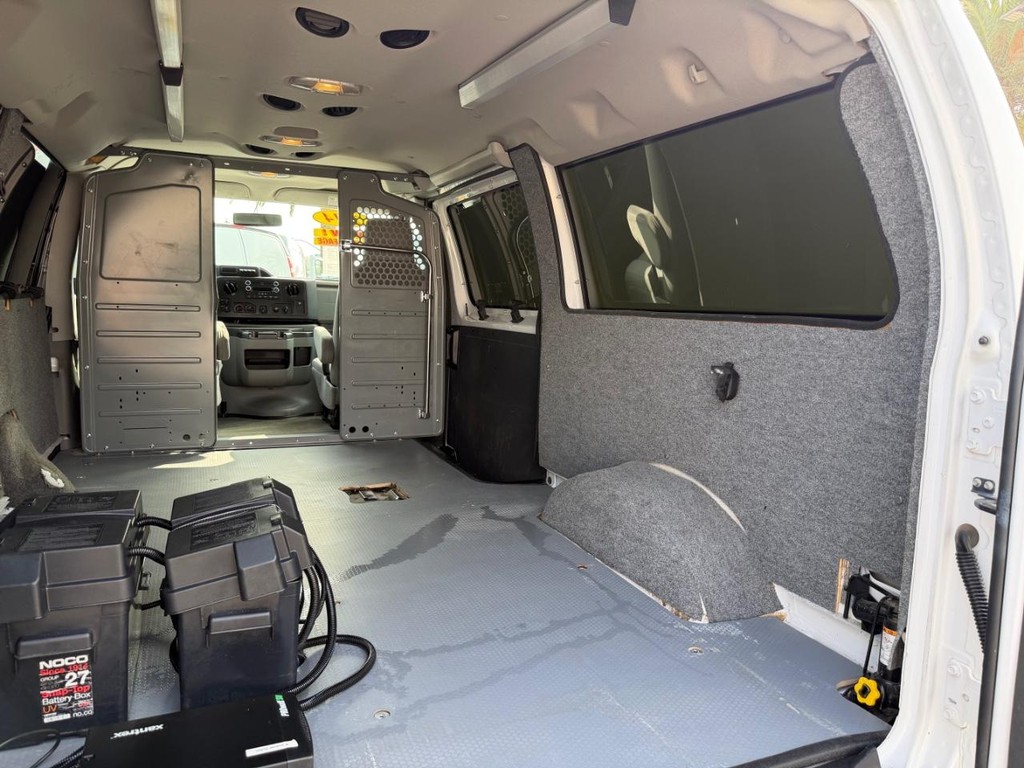 Ford E-250 Cargo Van Vehicle Full-screen Gallery Image 34