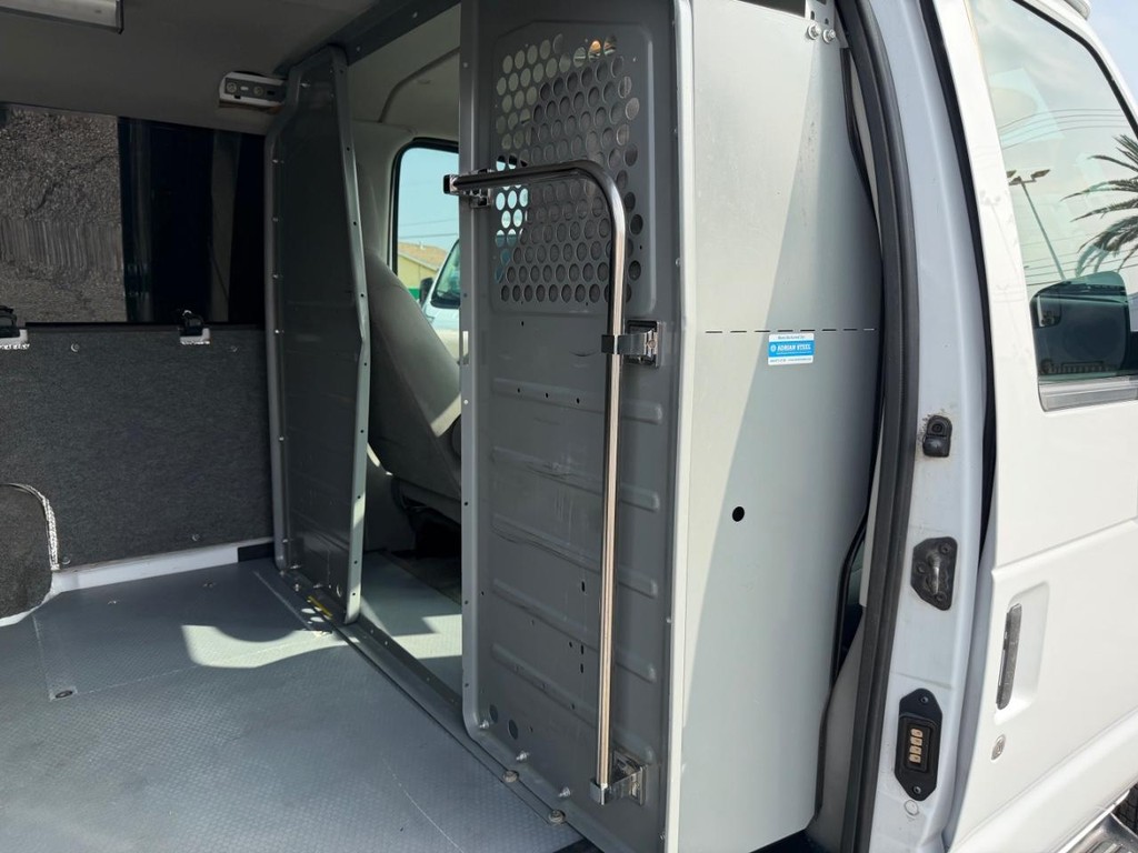 Ford E-250 Cargo Van Vehicle Full-screen Gallery Image 36