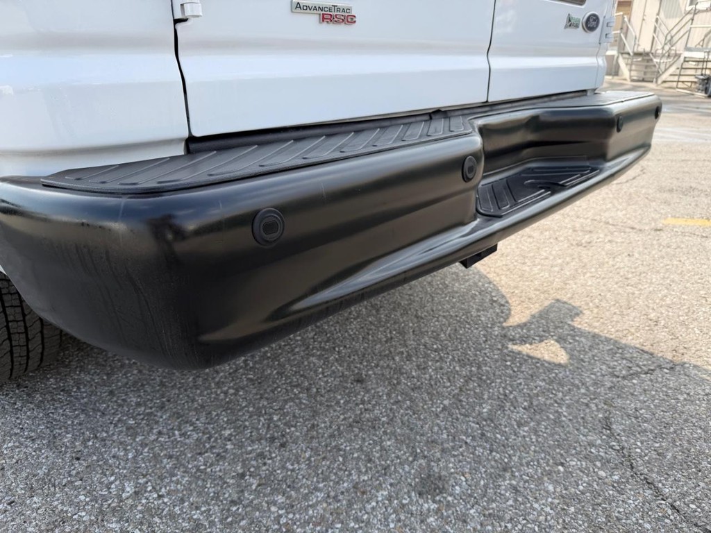 Ford E-250 Cargo Van Vehicle Full-screen Gallery Image 39